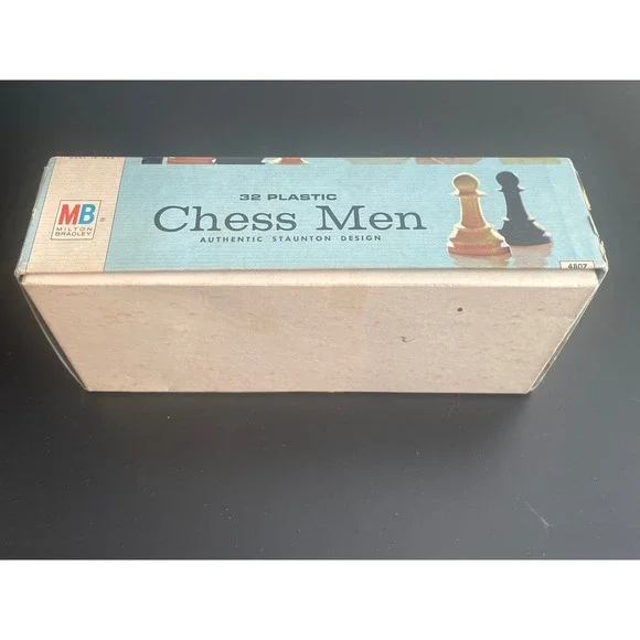 00480 - VTG Milton‎ Bradley 32 Plastic Chess Men Staunton Design 3 1/8 Inch King - Picture 6 of 8